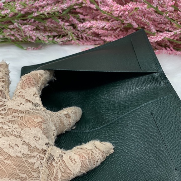 Louis Vuitton Green Taiga Leather Checkbook Wallet Datecode:V10967 - Picture 9 of 13